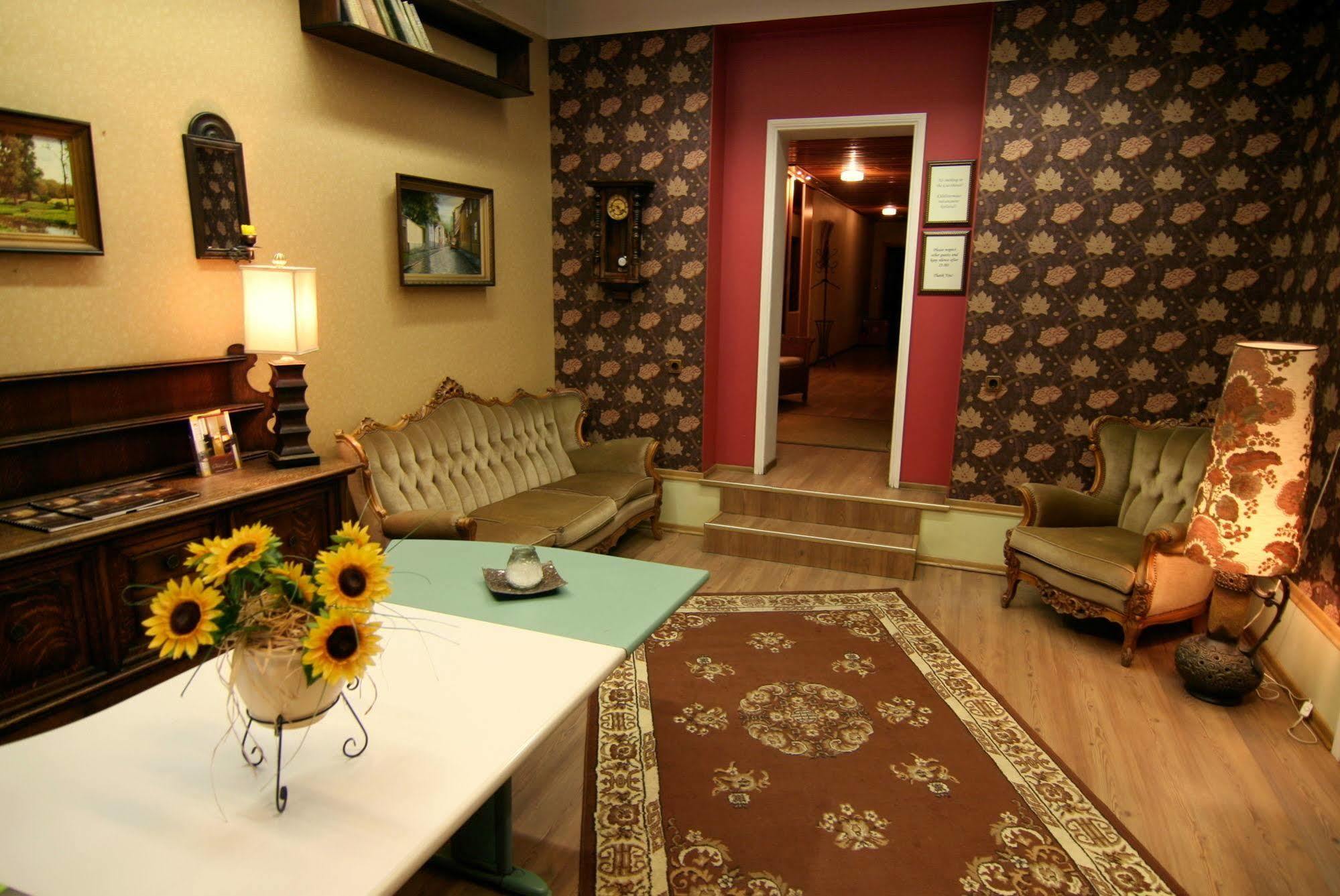 Oldhouse Hostel Tallinn Bagian luar foto