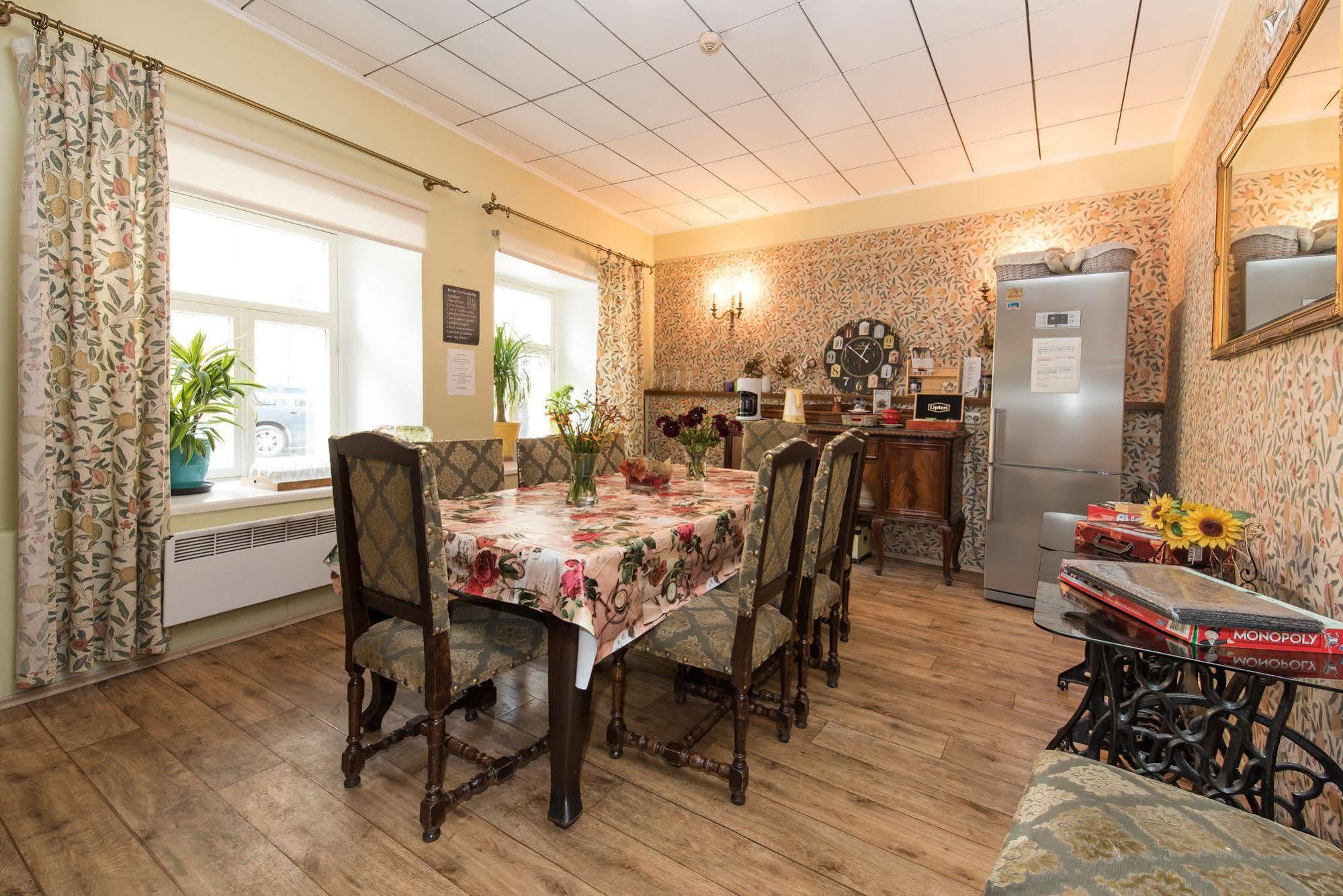 Oldhouse Hostel Tallinn Bagian luar foto