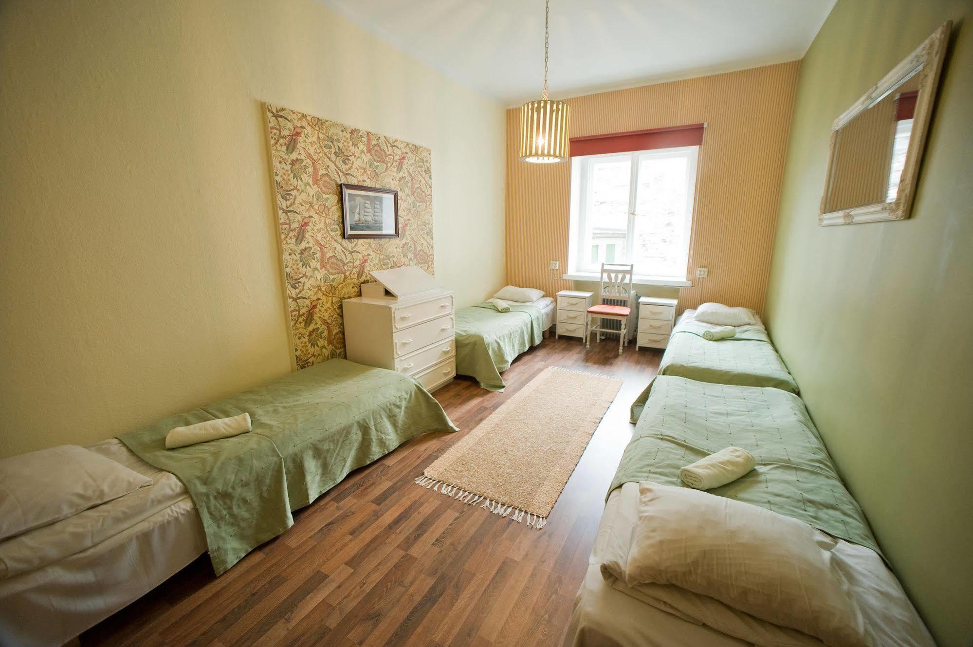 Oldhouse Hostel Tallinn Bagian luar foto