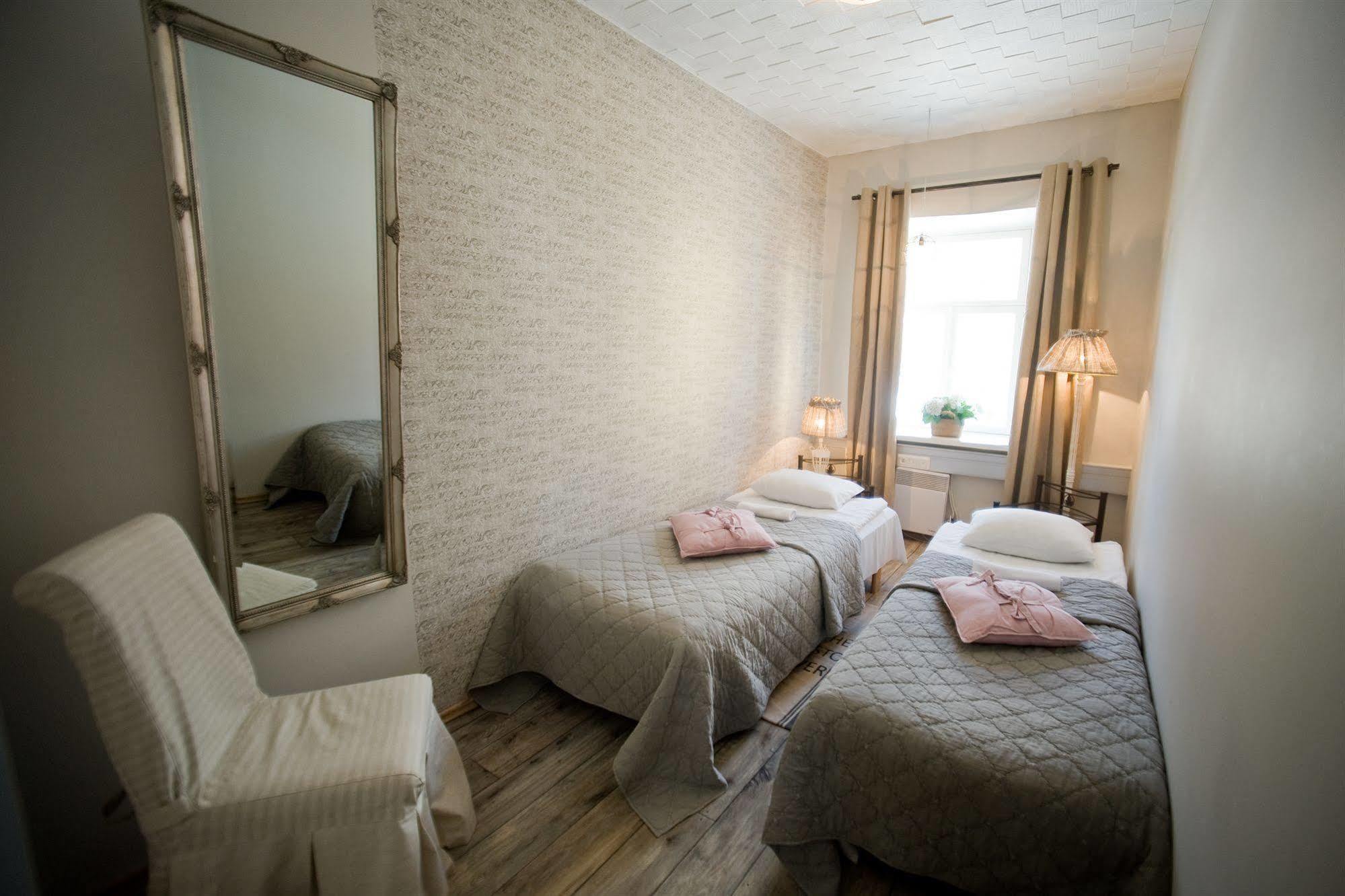 Oldhouse Hostel Tallinn Bagian luar foto