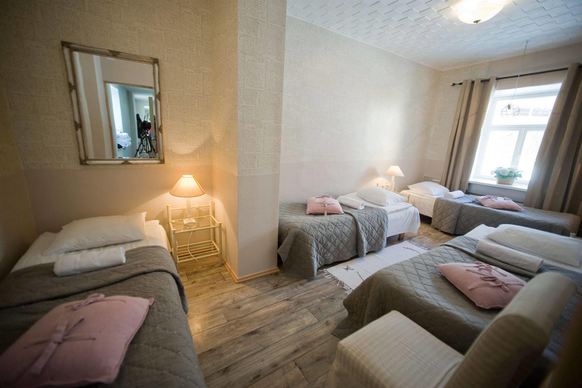 Oldhouse Hostel Tallinn Bagian luar foto